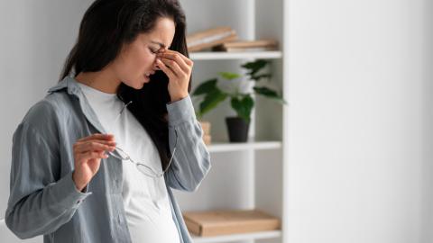 pregnant woman with migraine