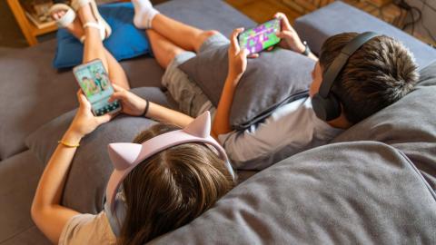 children with screens